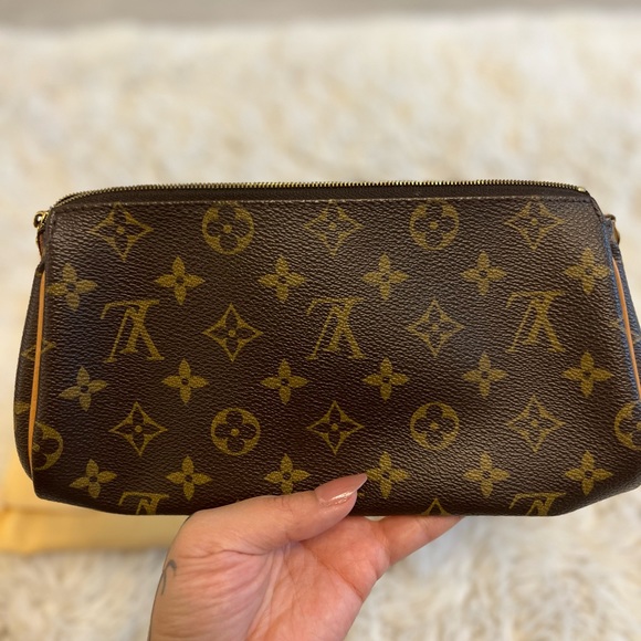 Louis Vuitton Eva Clutch - Picture 12 of 14